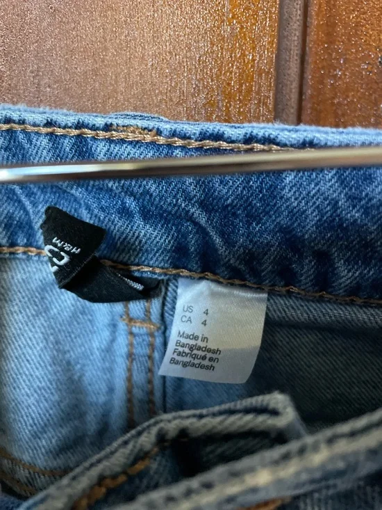 Divided by H&M women's size 4 denim shorts - Picture 3 of 5